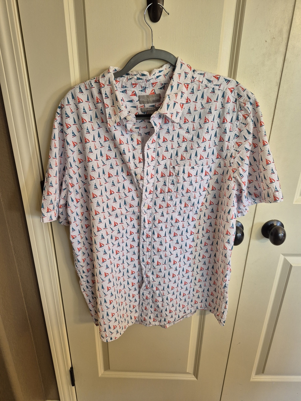 Falls Creek White Short-Sleeve Shirt with Red & Blue Sailboat Print